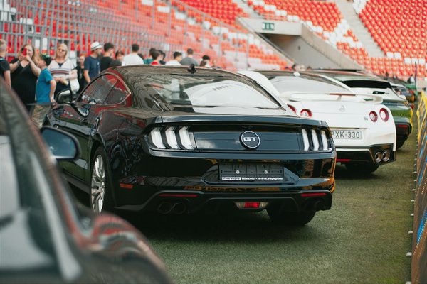 Wie verbessern adaptive Scheinwerfer die Fahrzeugsicherheit?